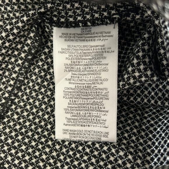 BCBGeneration Quilted Faux Leather Panel Mini Skirt Sz 8 Black White Flare VGUC - Picture 10 of 12